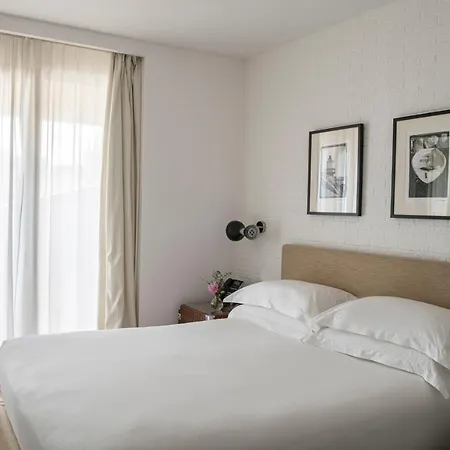 Excelsior Hotel